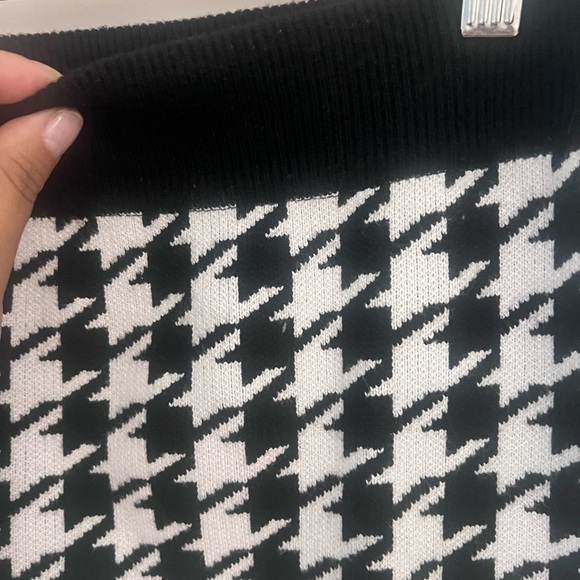 Black and White Houndstooth Skirt - Picture 7 of 7